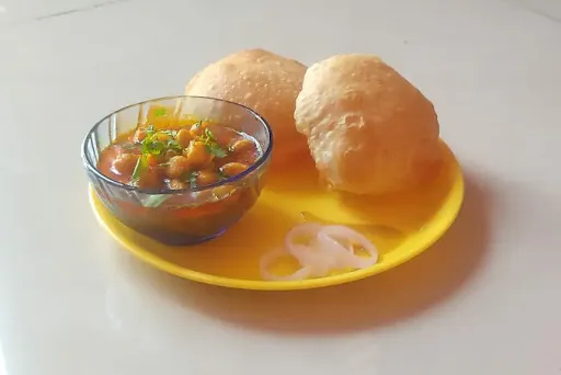 Chole [300 Ml] With 6 Poori