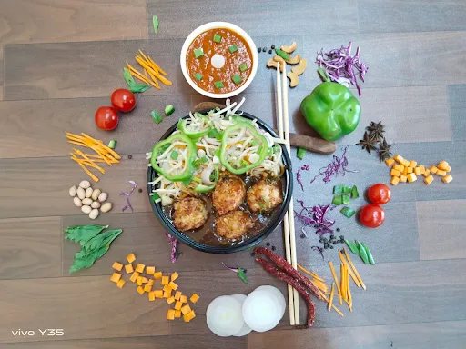 Hakka Noodles And Veg Manchurian Bowl