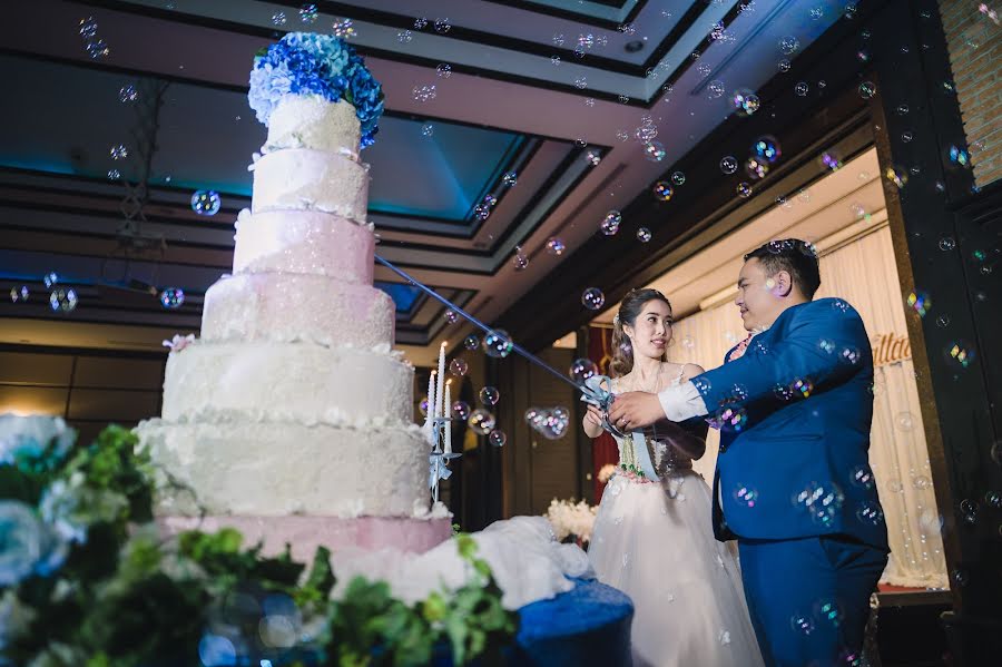 Fotógrafo de casamento Watcharin Intajorn (watcharin). Foto de 19 de abril 2019