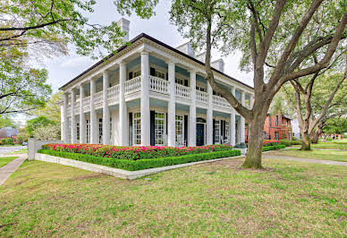 House with pool and garden 2