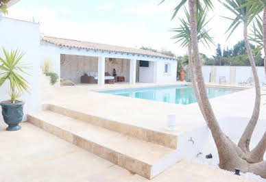 Villa avec piscine et terrasse 9