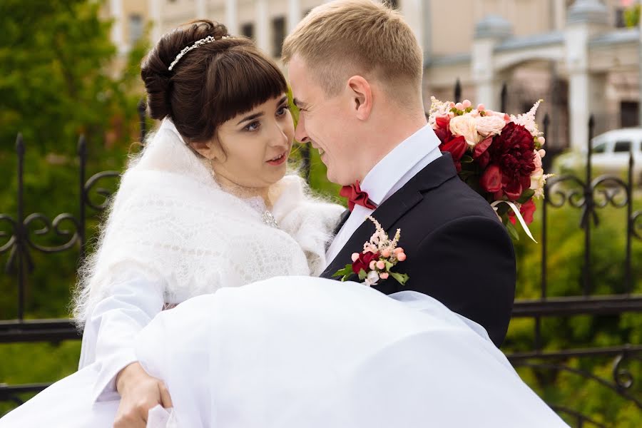 Fotógrafo de casamento Maksim Gulyaev (maxgulyaev76). Foto de 8 de junho 2018