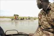 RESCUE MISSION: Mozambican soldiers and disaster management officials search along the Zambezi River in Chirembwe, Tete Province, for victims after floods devastated the country, killing dozens of people and displacing tens of thousands of others. 21/01/08. © UNICEF.