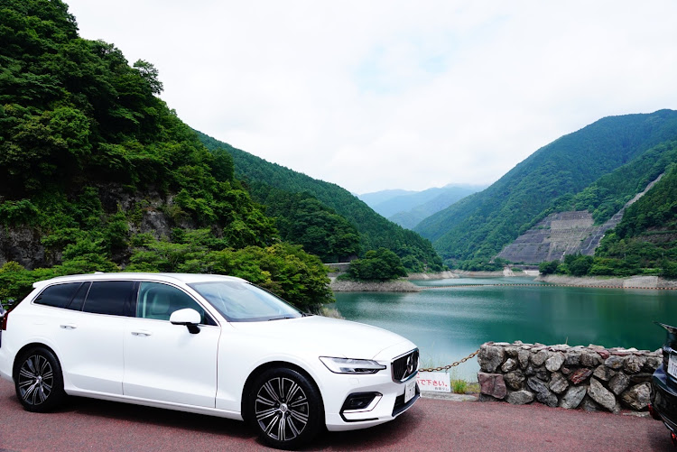 V60のオフ会・ボルボ V60・スカイラインv37・秩父・有馬ダムに関するカスタム事例の投稿画像3枚目