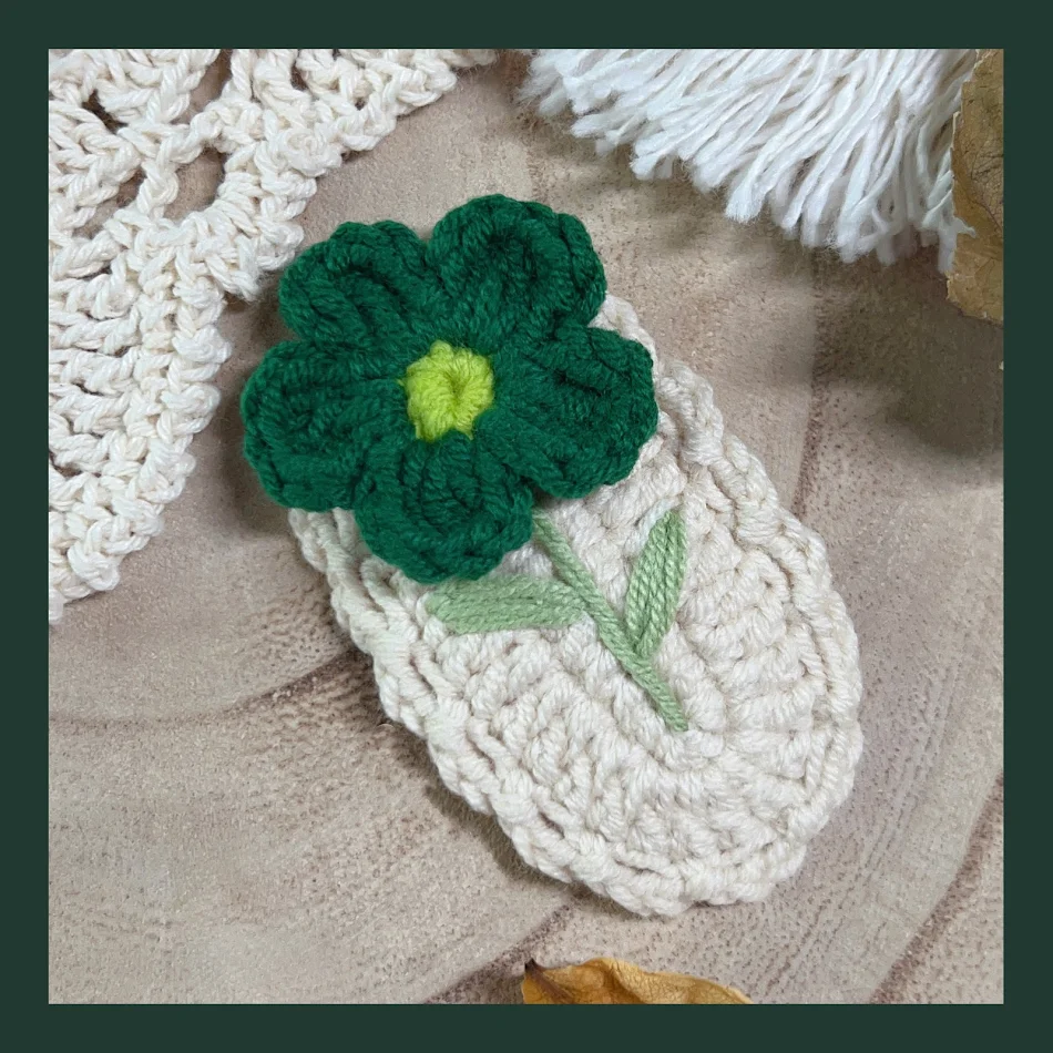 Handgehaakte draadweefsel barrette vintage borduurwerk haaraccessoire. Perfect voor elegante kapsels en voegt charme toe aan elke look.