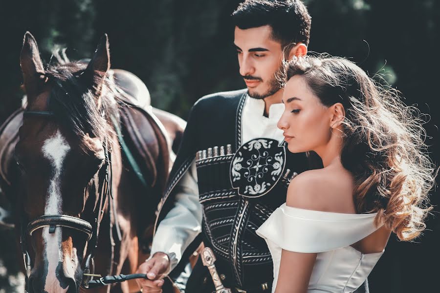 Fotógrafo de casamento Lela Vasadze (lelavasadze). Foto de 13 de junho 2021