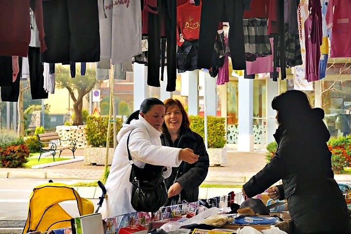 3 donne.... fanno 1 MERCATO!!! di www.fioregiallophoto.it