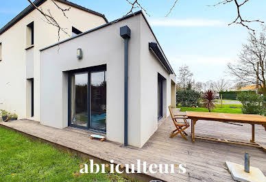 Maison avec jardin et terrasse 1