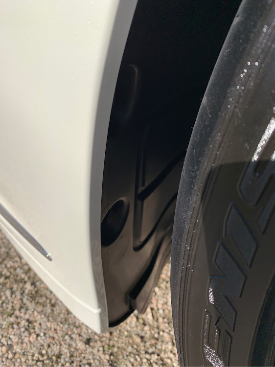 SクラスセダンのAuto Finesse・ドレッスル・フェンダーライナー艶出し・タイヤハウス艶出しに関するカスタム事例の投稿画像4枚目