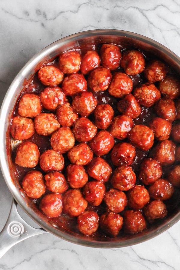 This easy Weeknight Meatball and Pepper Skillet is a quick and flavorful meal that's ready in less than 30 minutes!