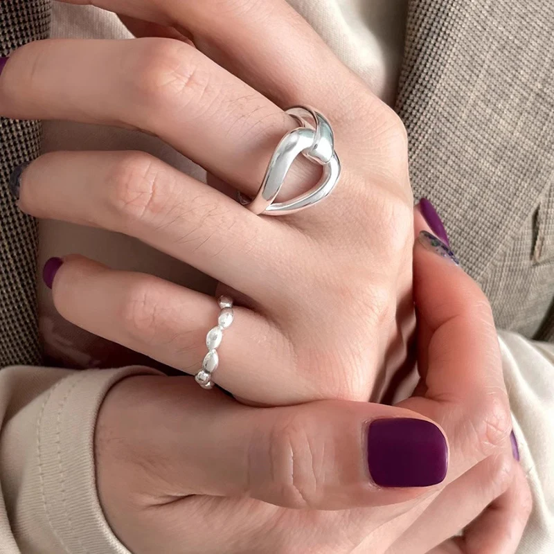 Vrouwen Hollow Line Irregular Cross Ring. Stijlvolle en unieke ring. Perfect voor dagelijks gebruik of speciale gelegenheden. Een modieus accessoire.