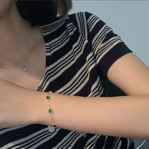 Title 3, European And American Style French Emerald Neck...