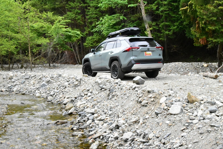 RAV4のリフトアップ・オフ系・ソーシャルディスタンス・意識も高く車高も高く・林道に関するカスタム事例の投稿画像17枚目