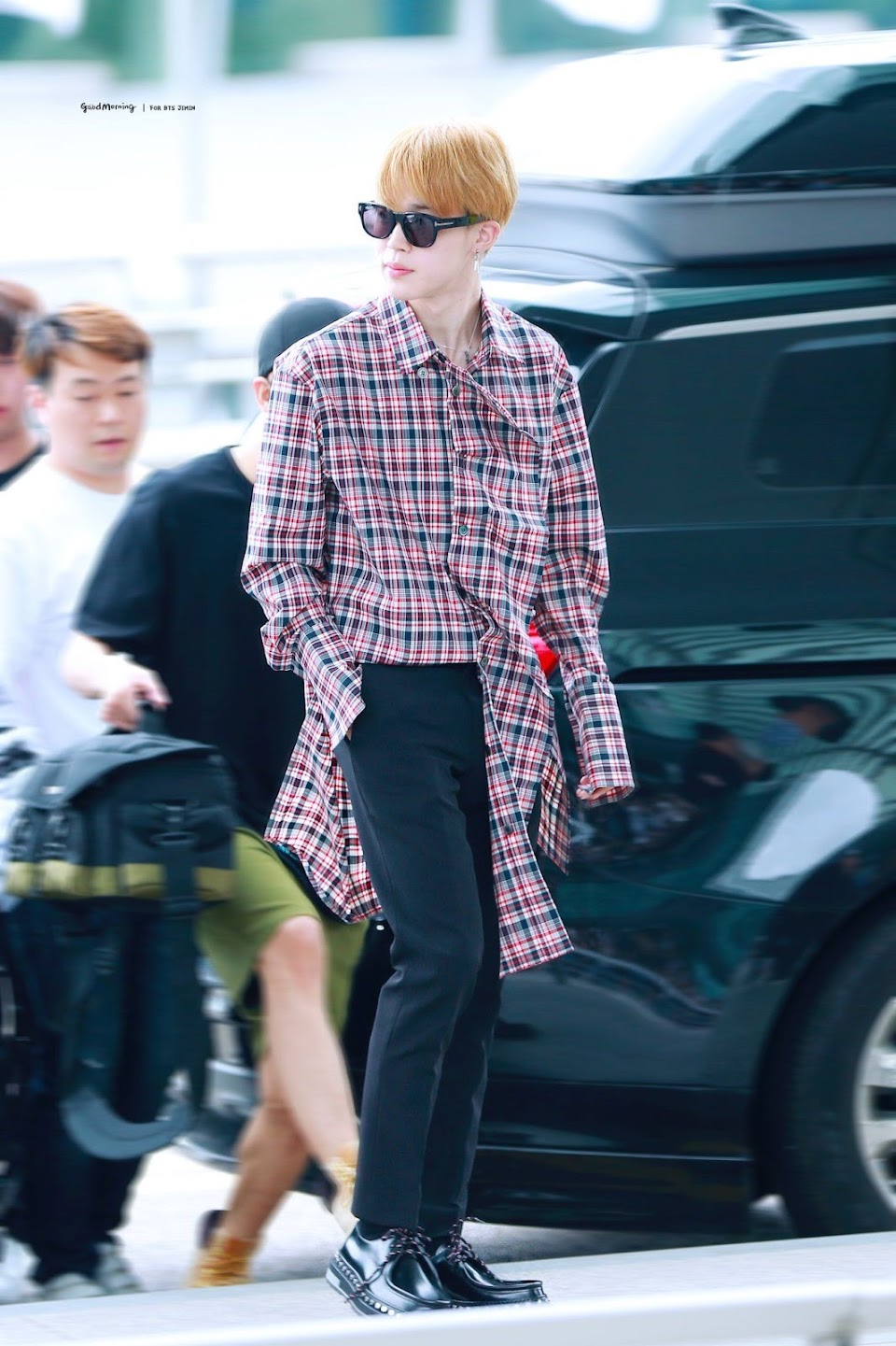 BTS Jimin's elegant airport fashion is highlighted by Japanese fashion  magazine and praised by experts