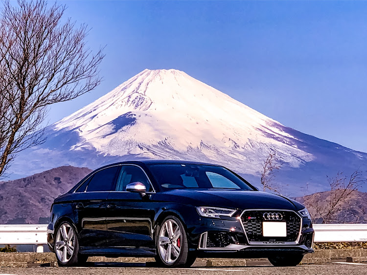 RS3 セダンの2020ベストショット・箱根ターンパイク・大観山駐車場・アウディ・アウディのある生活に関するカスタム事例の投稿画像1枚目
