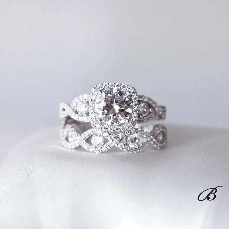 Bague Vintage Femme Simple et Exagérée. Un bijou intemporel pour sublimer votre style. Élégance et originalité pour une touche de sophistication.