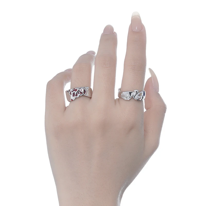 Bague en émail rouge à taches d'huile pour femmes Élégance intemporelle Bijou féminin unique Rehausse votre style Cadeau parfait