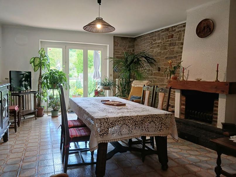 Vente maison 10 pièces 218 m² à Lons-le-Saunier (39000), 239 000 €