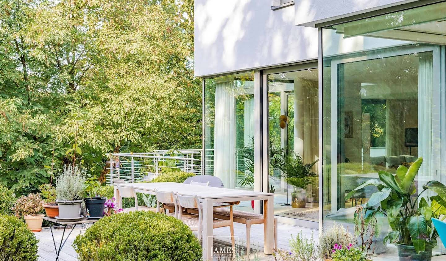 Maison avec piscine et terrasse Uccle