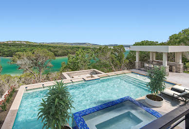 Maison avec piscine et terrasse 8