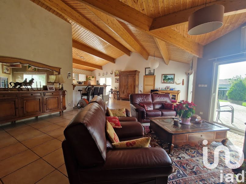 Vente maison 5 pièces 148 m² à Saint-Hippolyte (17430), 340 000 €