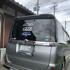 ヴォクシー ZRR80W