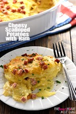 Cheesy Scalloped Potatoes with Ham was pinched from <a href="http://lilluna.com/cheesy-scalloped-potatoes-with-ham/" target="_blank">lilluna.com.</a>