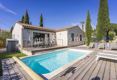 Villa avec piscine et terrasse 5