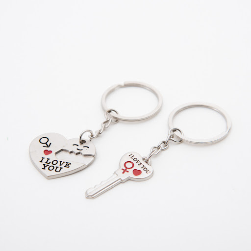 Title 4, Lovers Zinc Alloy Keychain with One Arrow Pierc...