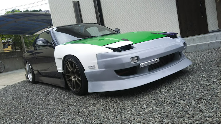 180SXの180sx・バンパー交換・ドリフト・全塗装に関するカスタム事例の投稿画像1枚目