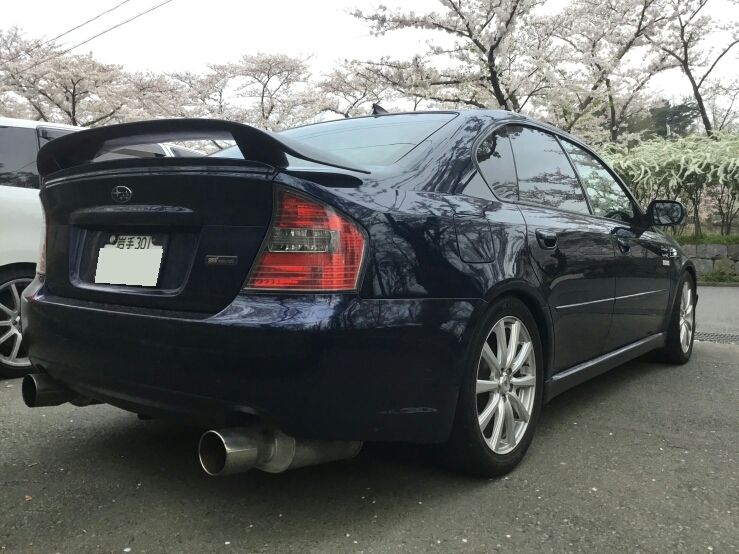レガシィの桜と愛車に関するカスタム事例の投稿画像1枚目
