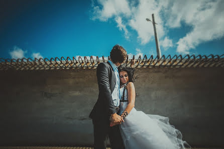 Fotógrafo de casamento Dmitriy Besov (zmei99). Foto de 25 de abril 2016