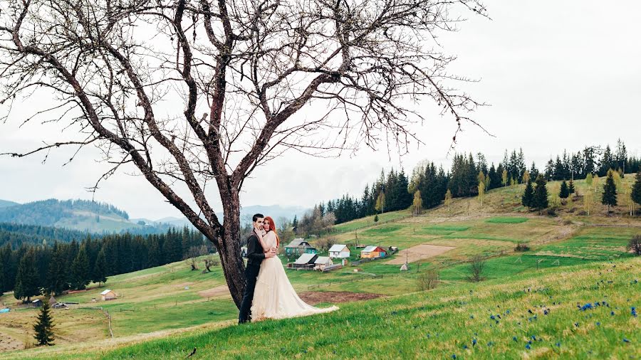 Fotógrafo de casamento Yuliya Balanenko (depechemind). Foto de 10 de maio 2017