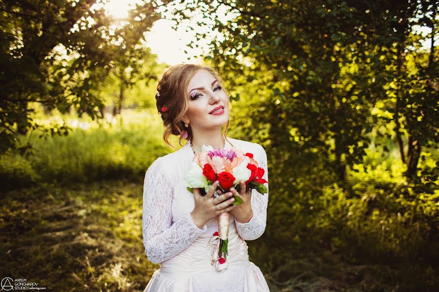 Wedding photographer Artem Goncharov (odinmig). Photo of 12 June 2014