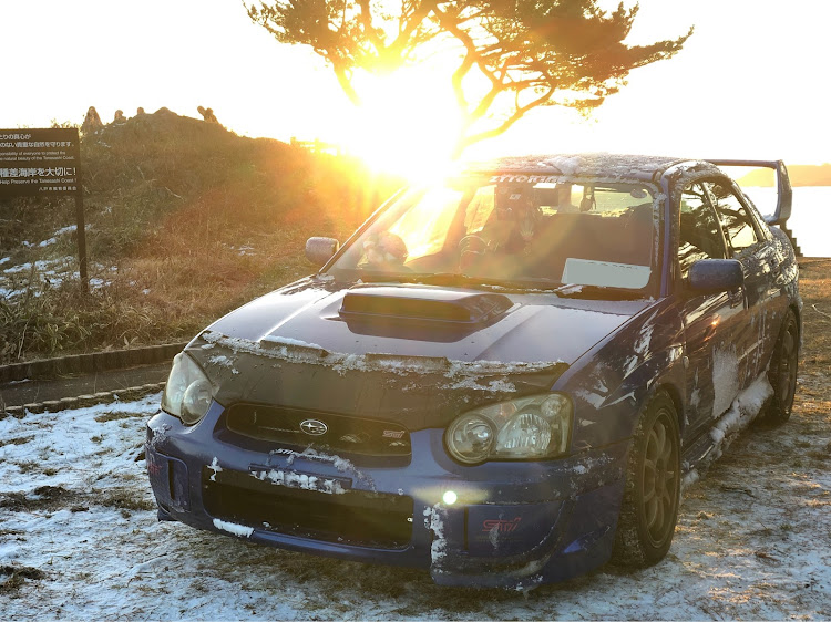 インプレッサ WRX STIの初日の出・あけましておめでとうございます・涙目インプ・愛車と絶景・2018ベストショットに関するカスタム事例の投稿画像1枚目