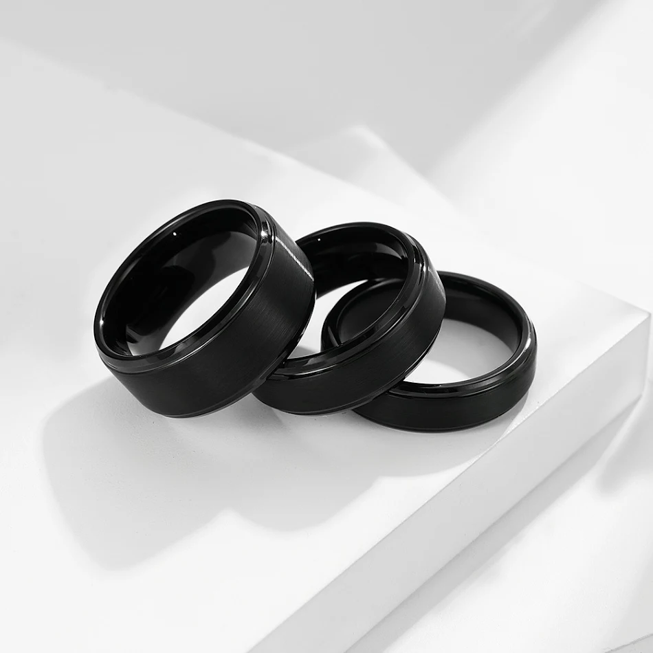 Anillo Sencillo Mate Negro de Acero de Tungsteno Cepillado para Hombre Elegancia Discreta y Duradera, Diseño Minimalista.