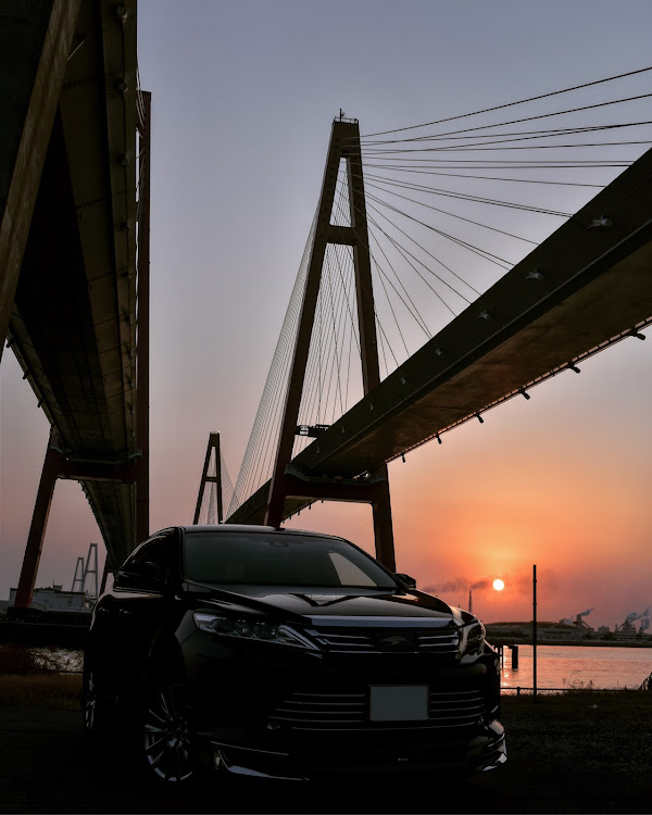 ハリアーの早起きは三文の徳・早朝撮影・名港トリトン・名港西大橋・トワイライトタイムに関するカスタム事例の投稿画像1枚目