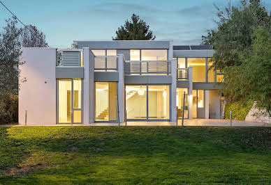 Maison avec jardin et terrasse 1