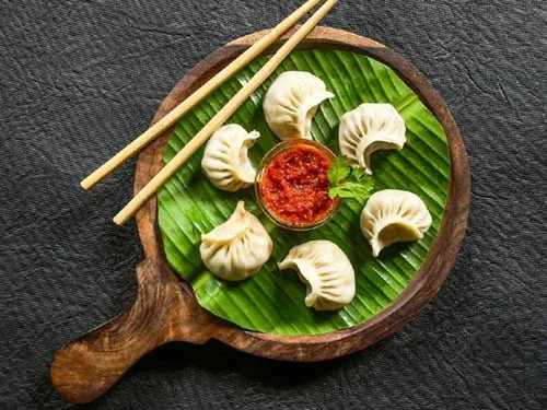 Chicken Cheese Steamed Momos [8 Pieces]