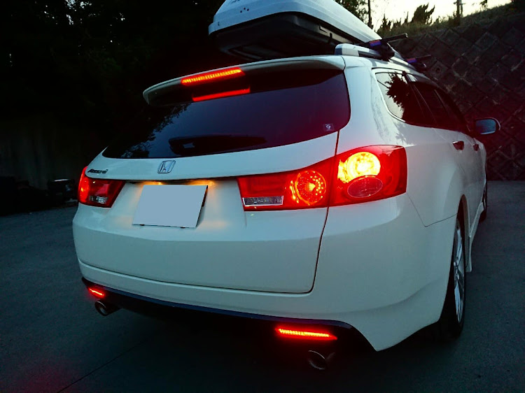 アコードツアラーのHONDA・アコード・リフレクターLED・リフレクター点灯に関するカスタム事例の投稿画像1枚目