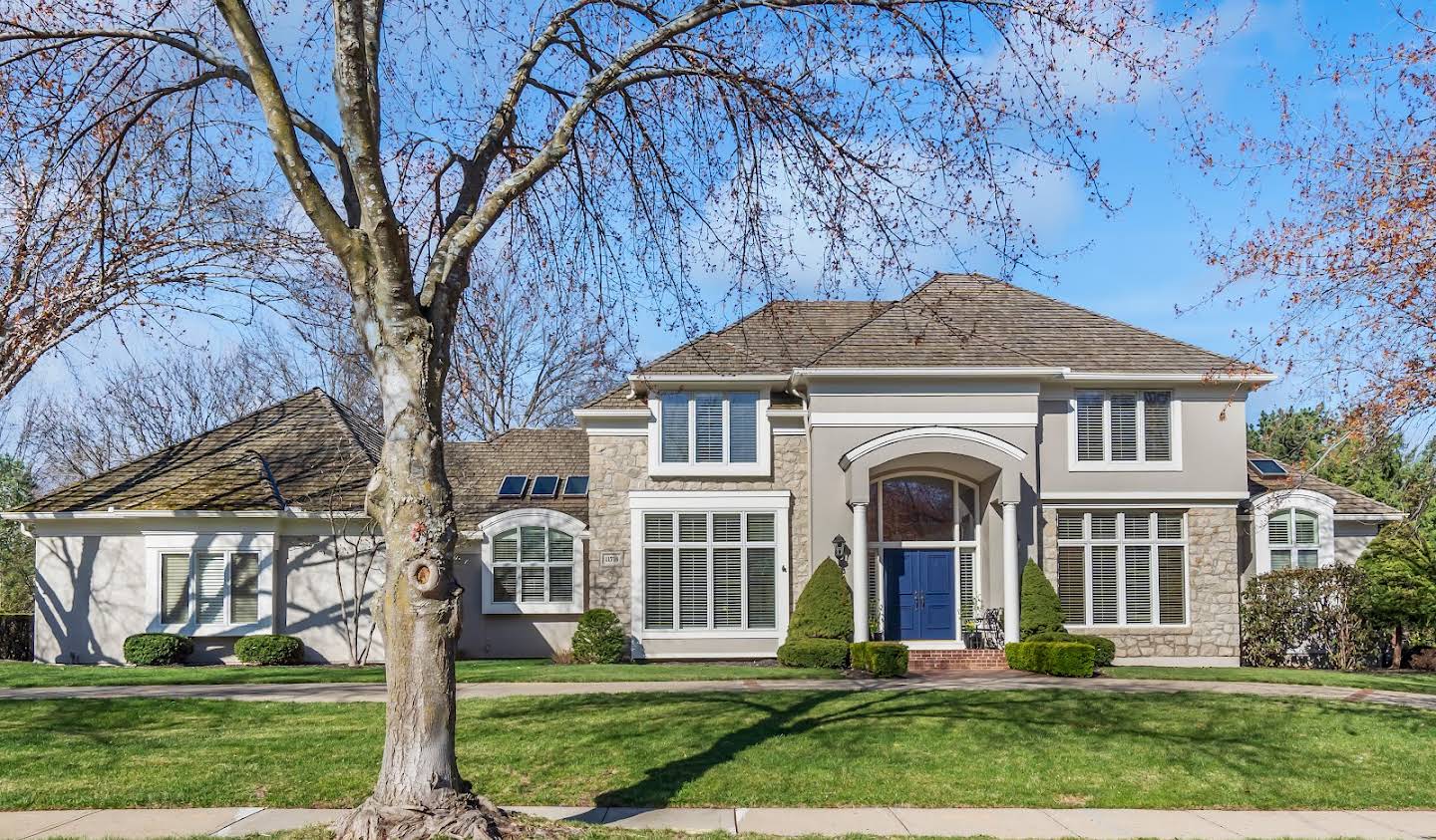 House with pool Leawood