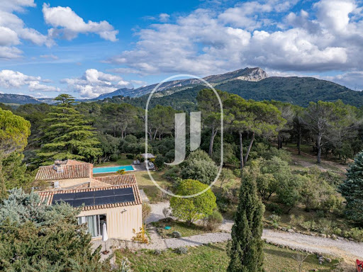 Maison avec piscine et terrasse 2