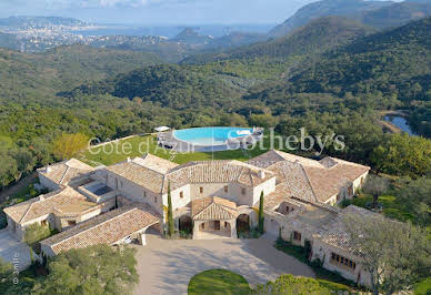 Seaside property with pool 7