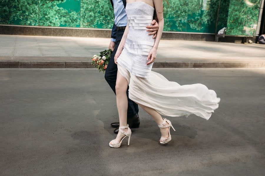 Fotógrafo de bodas Valya Lipatova (lipavalenti). Foto del 18 de junio 2015