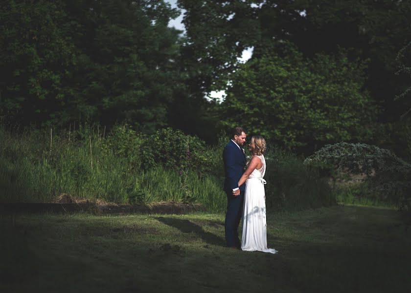 Fotógrafo de casamento Oliver Harris (oliverharriswedd). Foto de 2 de julho 2019