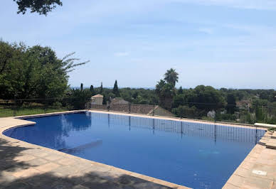 Maison avec piscine et terrasse 1