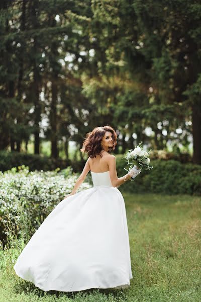 Wedding photographer Elena Yukhina (ellysmile). Photo of 9 October 2019