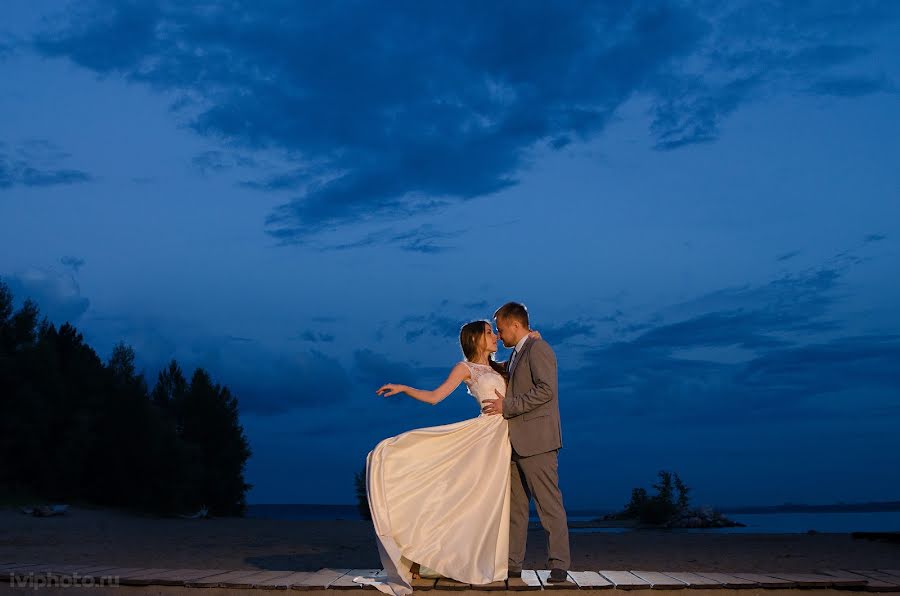 Fotógrafo de casamento Polina Ivanova (iviphotoru). Foto de 26 de julho 2017