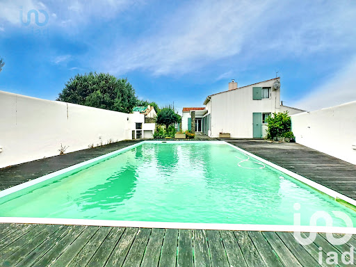 House with pool and terrace 1