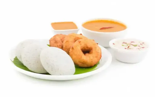 2 Idli With Sambar